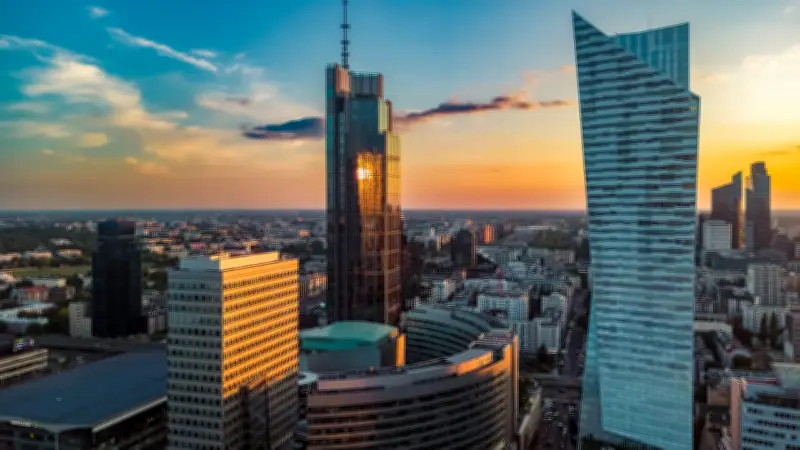 Warschau entdecken: Warum die polnische Hauptstadt perfekt für einen Kurztrip ist