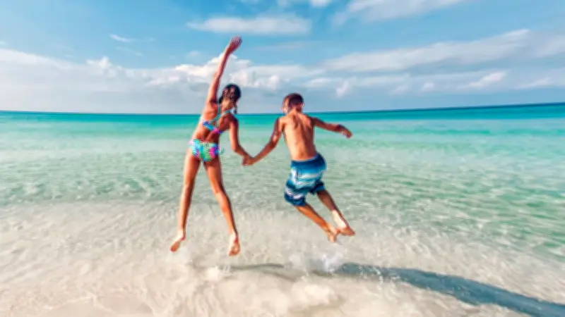 Warum die Blockade der Straße von Hormus unsere Urlaubskosten in die Höhe treibt