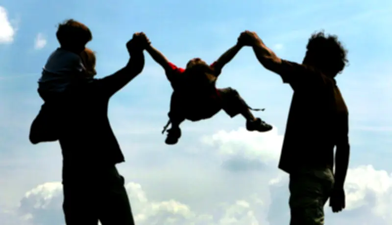 Welt-Geschwistertag: Wissenschaftliche Fakten hinter den hartnäckigen Geschwister-Klischees