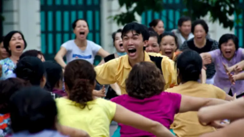 Weltlachtag in Aschersleben: Gemeinsames Lachen am Globus im Stadtpark