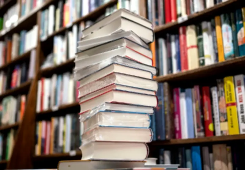 Welttag des Buches: Zwischen Papier und Pixel – Wie sich unser Leseverhalten radikal wandelt