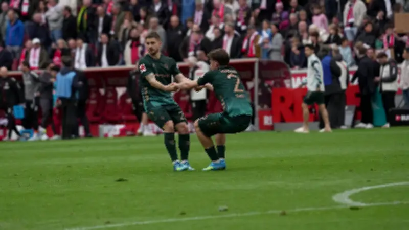 Werder Bremens Rutschpartie in Köln: Rasenprobleme und rote Karte kosten Punkte