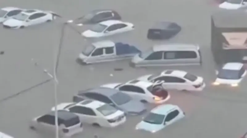 Wetterchaos in China: Sturzflut trifft Metropole mit voller Wucht