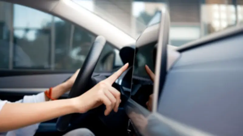 WhatsApp erweitert CarPlay-Funktionen: Mehr Sicherheit und Komfort im Auto