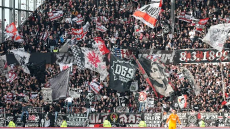 „Wollt ihr uns verarschen?“: Frankfurter Ultras konfrontieren verdutzte Spieler nach Pleite