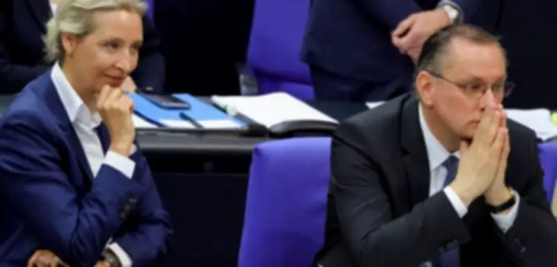 ZDF-Politbarometer: AfD erstmals stärkste Kraft vor Union - Regierungszufriedenheit auf Rekordtief