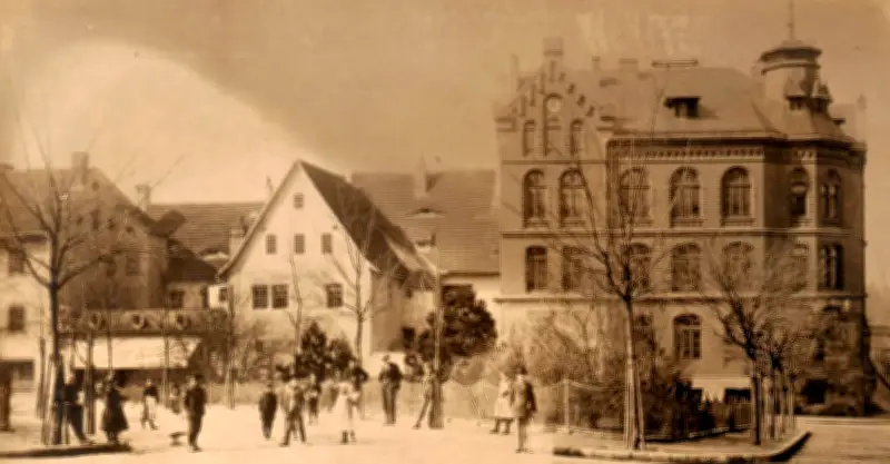 Zeitzer Domfreiheit: Abriss der historischen Propstei für Schulbau im Jahr 1901