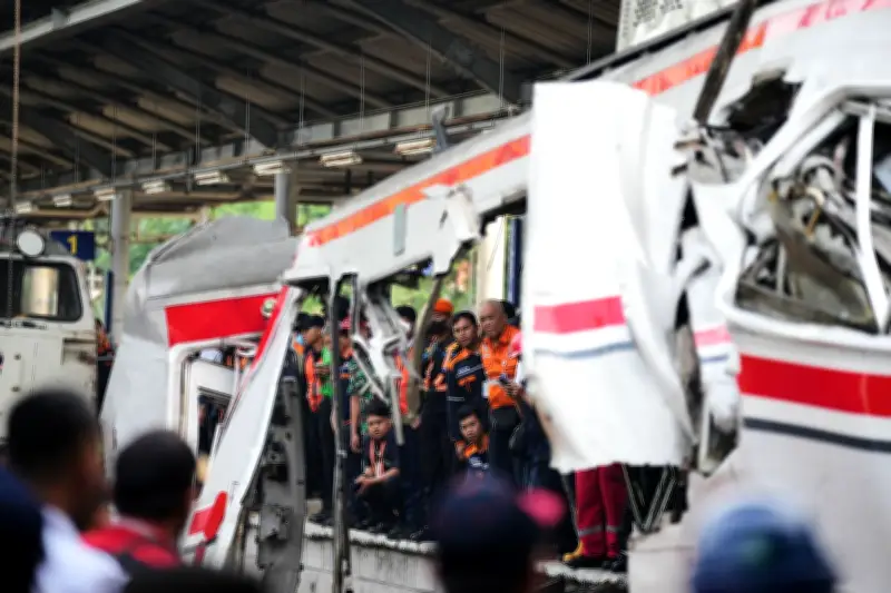 Zugunglück in Indonesien: Zahl der Toten steigt auf 14