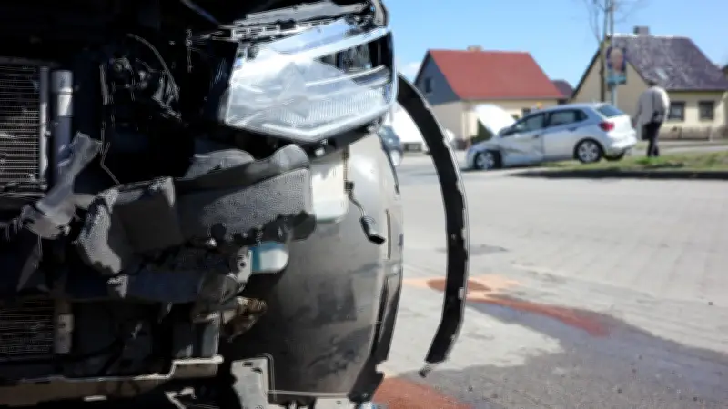 Zusammenstoß in Templin: Zwei Verletzte nach Vorfahrtsfehler auf Lychener Straße