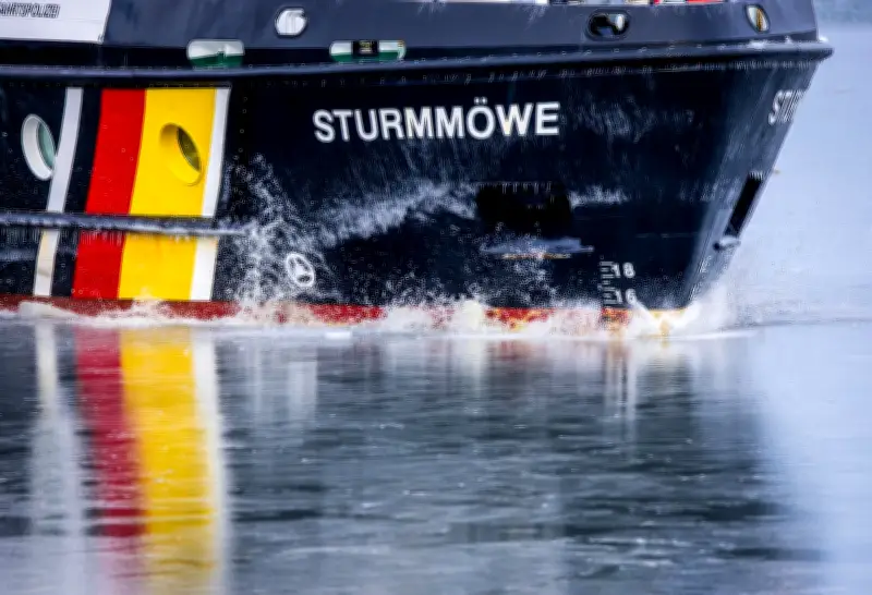 Zwei Angler in Rostock aus Unterwarnow gerettet