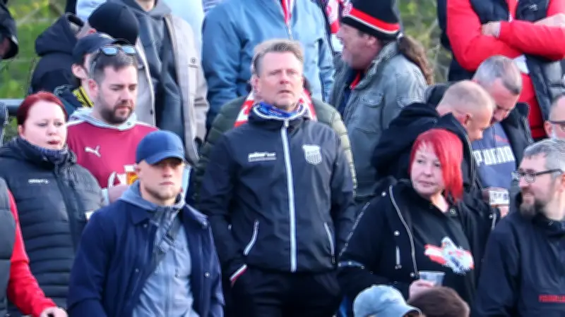 Zwickau im Sachsenpokal-Finale: Trainer Schmitt feiert Sieg im Fanblock