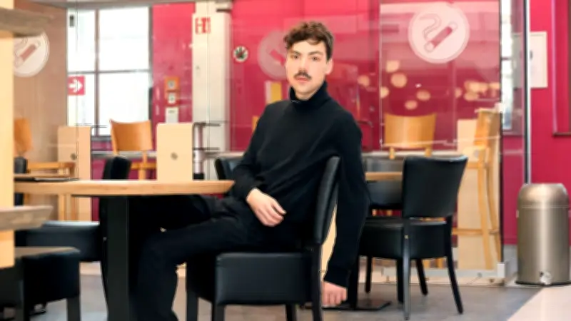 Zwischen Plattenbau und Poesie: Stadtschreiber Aron Boks erkundet DDR-Spuren in Halle