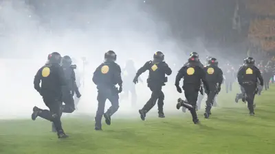 750 Polizeibeamte im Einsatz: Ermittlungen nach chaotischem Dynamo-Hertha-Spiel
