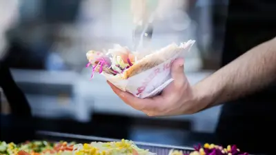 92-jährige Klosterschwester isst ersten Döner – Video wird zum Hit