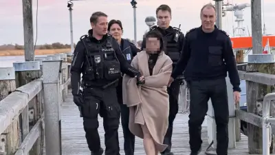 Aktivistin schwimmt zu Wal Timmy: Polizei-Einsatz in Wismar nach riskanter Aktion