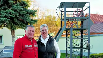 Bergbau-Vergangenheit lebendig gehalten: Paar erinnert mit Förderturm-Modell an DDR-Kaliwerk