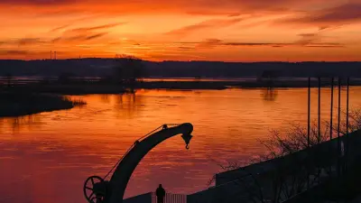 Busfahrer hält um 4:45 Uhr atemberaubendes Naturschauspiel fest