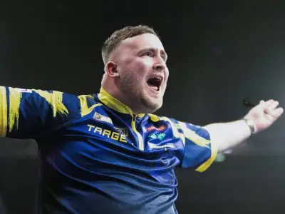 Darts Premier League: Furioser Luke Littler stürmt zurück an die Spitze