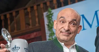 Django Asül beim Maibockanstich: Mehr als nur Söder-Kritik im Fokus