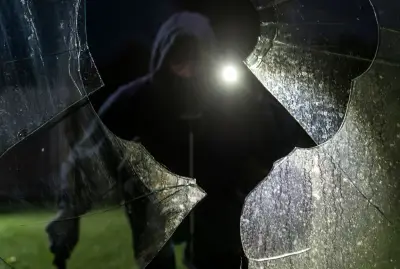 Einbruchsschutz im Garten: Wie Zäune und Licht Ihr Zuhause sicherer machen