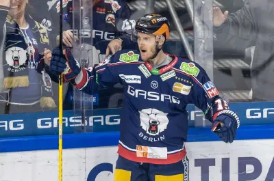 Eisbären Berlin stehen nach 5:2-Heimsieg kurz vor DEL-Finaleinzug