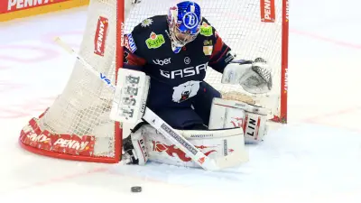 Eisbären-Goalie Stettmer glänzt mit Paraden-Show im DEL-Finale