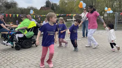 Engels-Fackel in Mirow: Kinder-Lebenslauf würdigt Hospizarbeit für schwer erkrankte Kinder