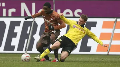 Ex-Bundesliga-Stürmer enthüllt: Weiß angemalt im Hansa-Trikot über die Reeperbahn