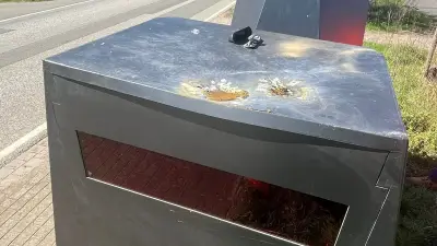 Explosionsanschlag auf Blitzeranhänger in Dreilützow: Polizei sucht Zeugen