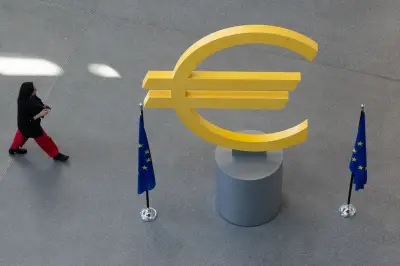 EZB hält Leitzins trotz Ölpreisschock und Inflation stabil bei 2,0 %