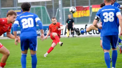 FC Mecklenburg Schwerin dominiert mit 5:0 und festigt Tabellenführung