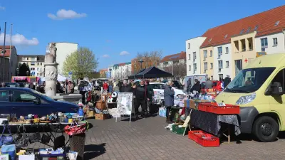 Flohmarkt-Frühling in Demmin und Schönfeld: Nostalgie lockt, doch Käufer sind zurückhaltend