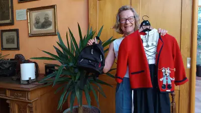 Frauenflohmarkt in Templin: Warum dieses Kleid nicht verkauft wird