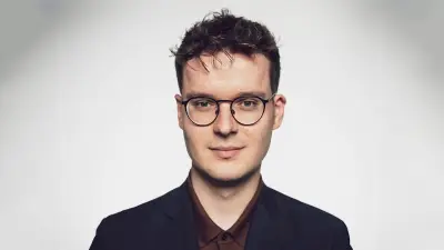 Gesundheitsministerin Warken startet harte Sparreform: Kassenfusion gefordert