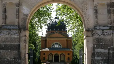 Halle erhöht Friedhofsgebühren: 30 Prozent mehr für Feierhallen - Stadt spricht von moderatem Anstieg