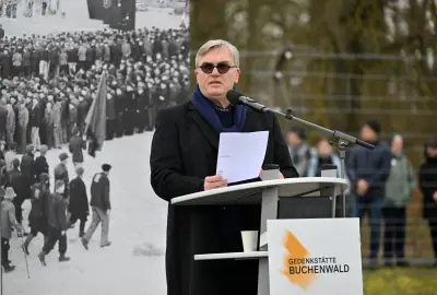 Hape Kerkeling erinnert an Großvater Hermann: Buchenwald-Überlebender und das Vermächtnis 'Nie wieder'