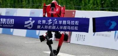 Humanoider Roboter bricht Halbmarathon-Weltrekord: 50:26 Minuten in Peking