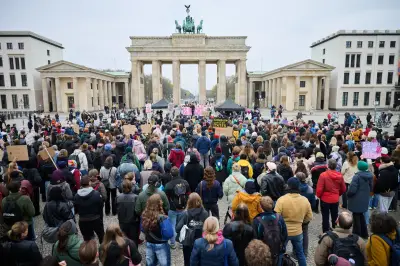 Hunderte demonstrieren in Berlin gegen sexualisierte Gewalt und fordern Reformen