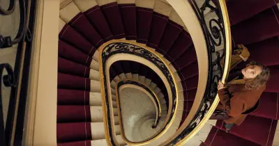 Jodie Foster in 'Paris Murder Mystery': Hypnose und Psychoanalyse im verschachtelten Krimi