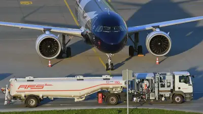 Kerosin-Krise: Droht ein Zuschlag für bereits gebuchte Urlaubsreisen?