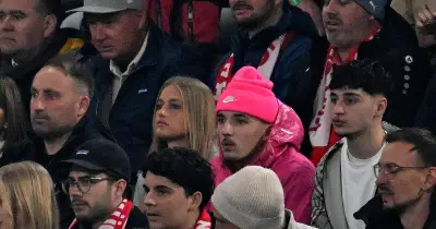 Knallpink und Käppele: Karls erster Paar-Auftritt bei Bayern-Kracher gegen Real