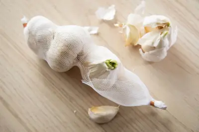 Knoblauch einfrieren und portionieren: Praktischer Lifehack im Test