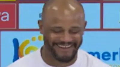 Kompany lacht los: Lustiger PK-Moment nach Mainz-Spiel