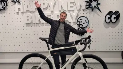 Krebs besiegt: John Müller radelt zum Taj Mahal – Station in Wittenberg