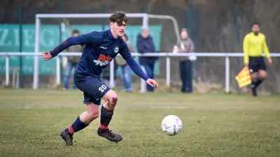 Kreisoberliga Warnow I: Späte Tore, Elfmeterdrama und emotionales Spiel für verstorbenen Coach