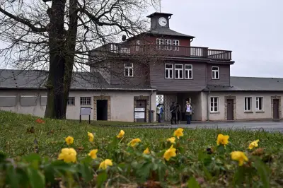 „Kufiya“-Aktivisten umgehen Demonstrationsverbot mit Mahnwache in Buchenwald