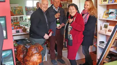 Letzte gemeinsame Kunstvision: Bruni und Roli faszinieren in Laase mit Farbe und Holz