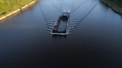 Mega-Barge auf dem Weg nach Wismar: Dieser Kasten soll Timmy retten