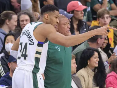 NBA: Giannis Antetokounmpo lässt Zukunft bei Milwaukee Bucks offen und kritisiert Kommunikation
