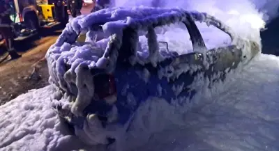 Nächtlicher Vollbrand in Roßlau: Auto in Clara-Zetkin-Straße komplett zerstört